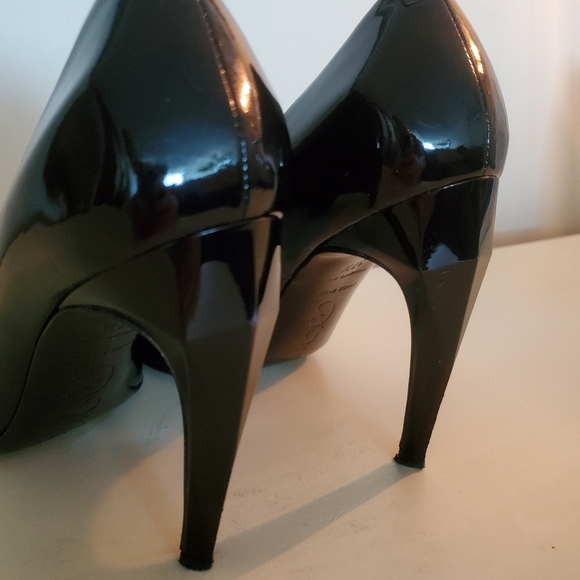 Vintage Roger Vivier black patent pumps with gold buckle - Picture 12 of 15